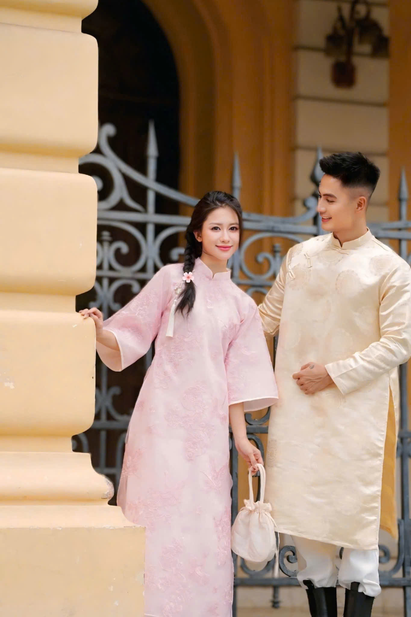 Áo Dài Cách Tân Gia Đình Hồng Phối Kem Đáng Yêu