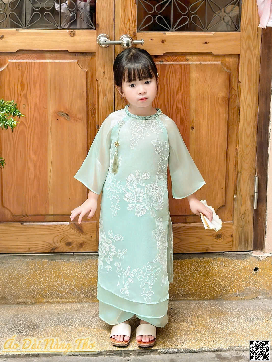 Áo Dài Bé Gái Voan Xanh Min Cổ Bính Đáng Yêu