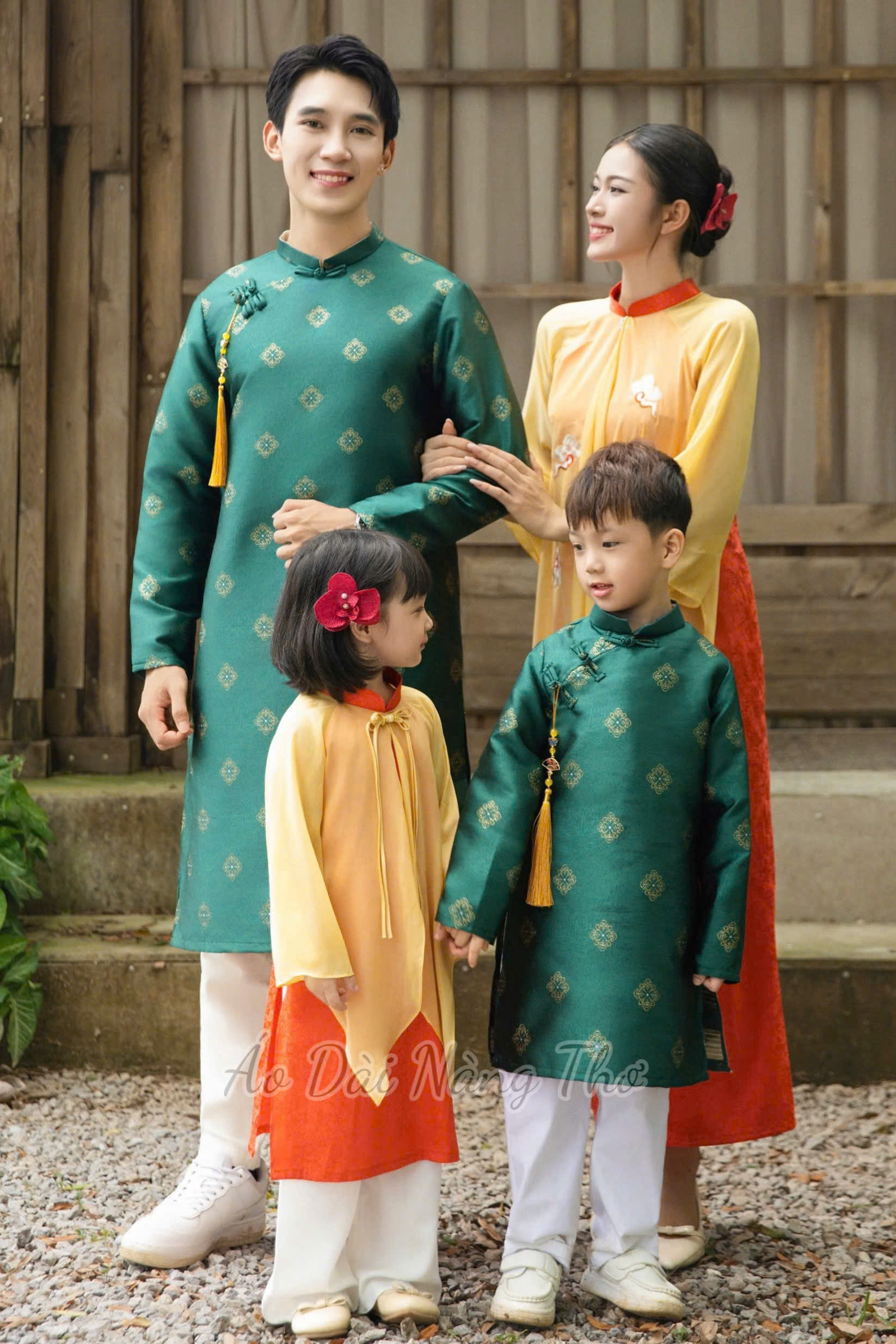 Áo Dài Cách Tân Gia Đình Lụa Cam Xẻ Tà Tân Thời