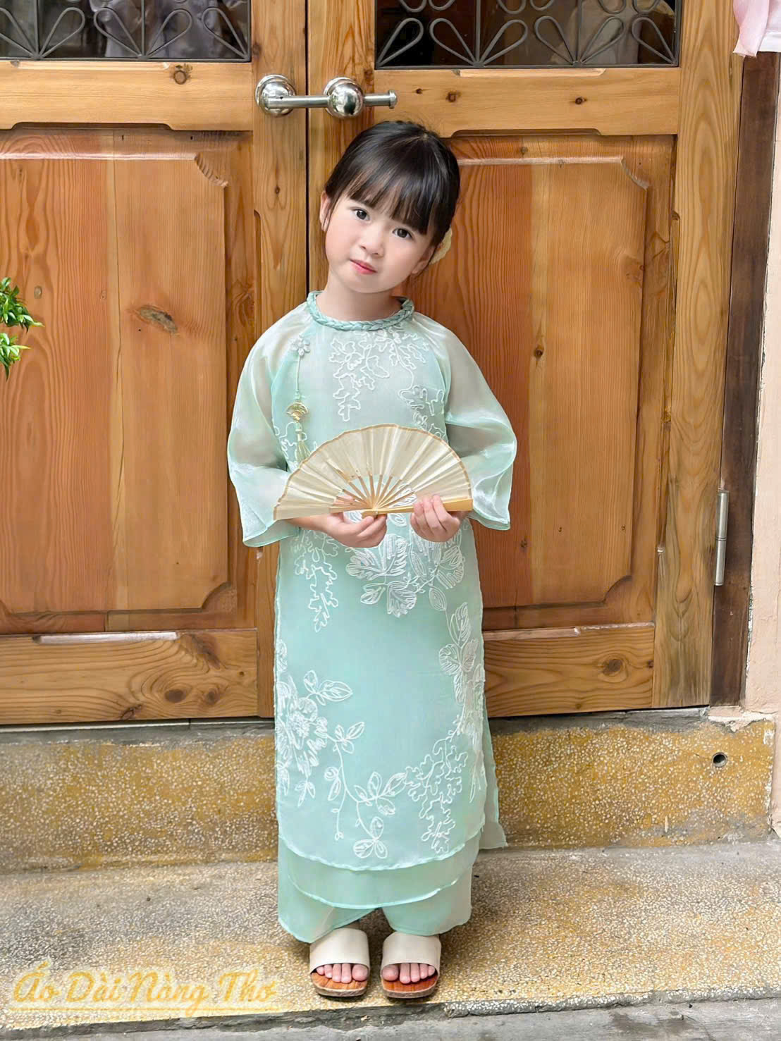 Áo Dài Bé Gái Voan Xanh Min Cổ Bính Đáng Yêu