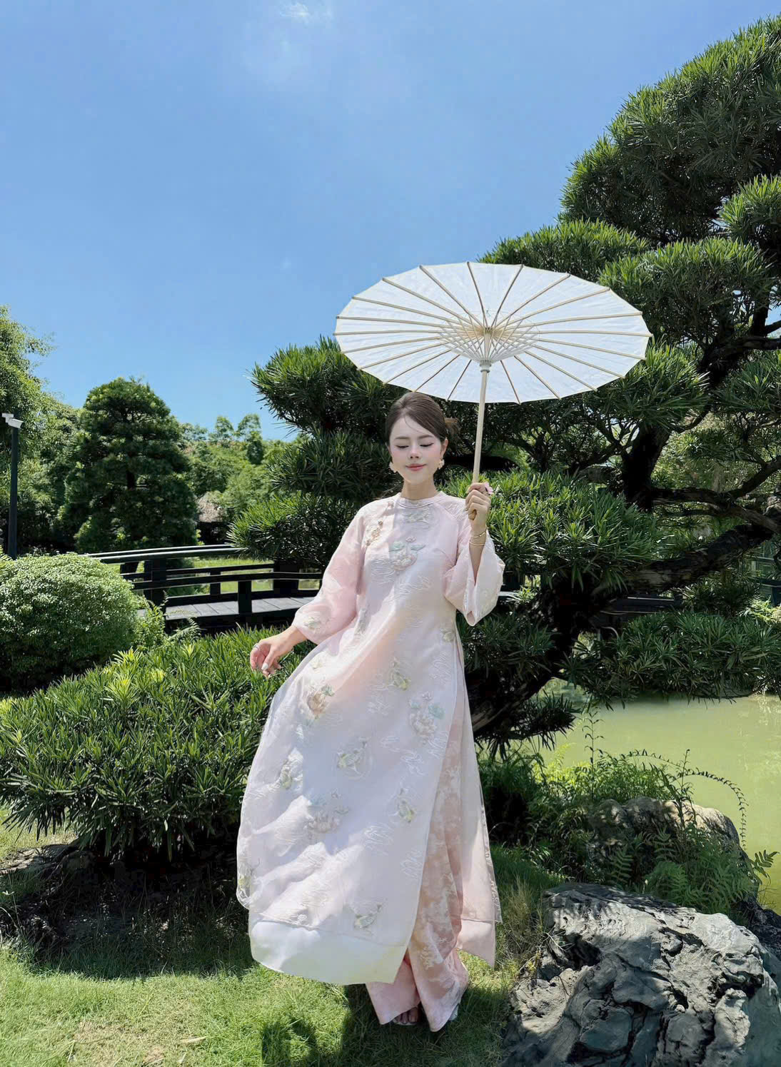 Áo Dài Cách Tân Hồng Cổ Tròn Kèm Dây Tua