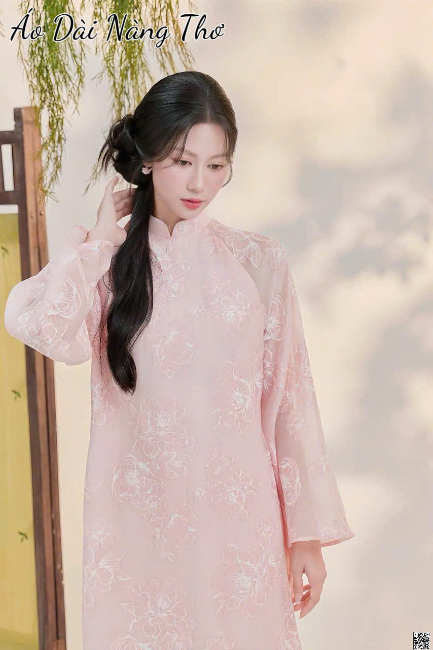 Áo Dài Cách Tân Lụa Hồng Họa Tiết Ẩn Trên Vải