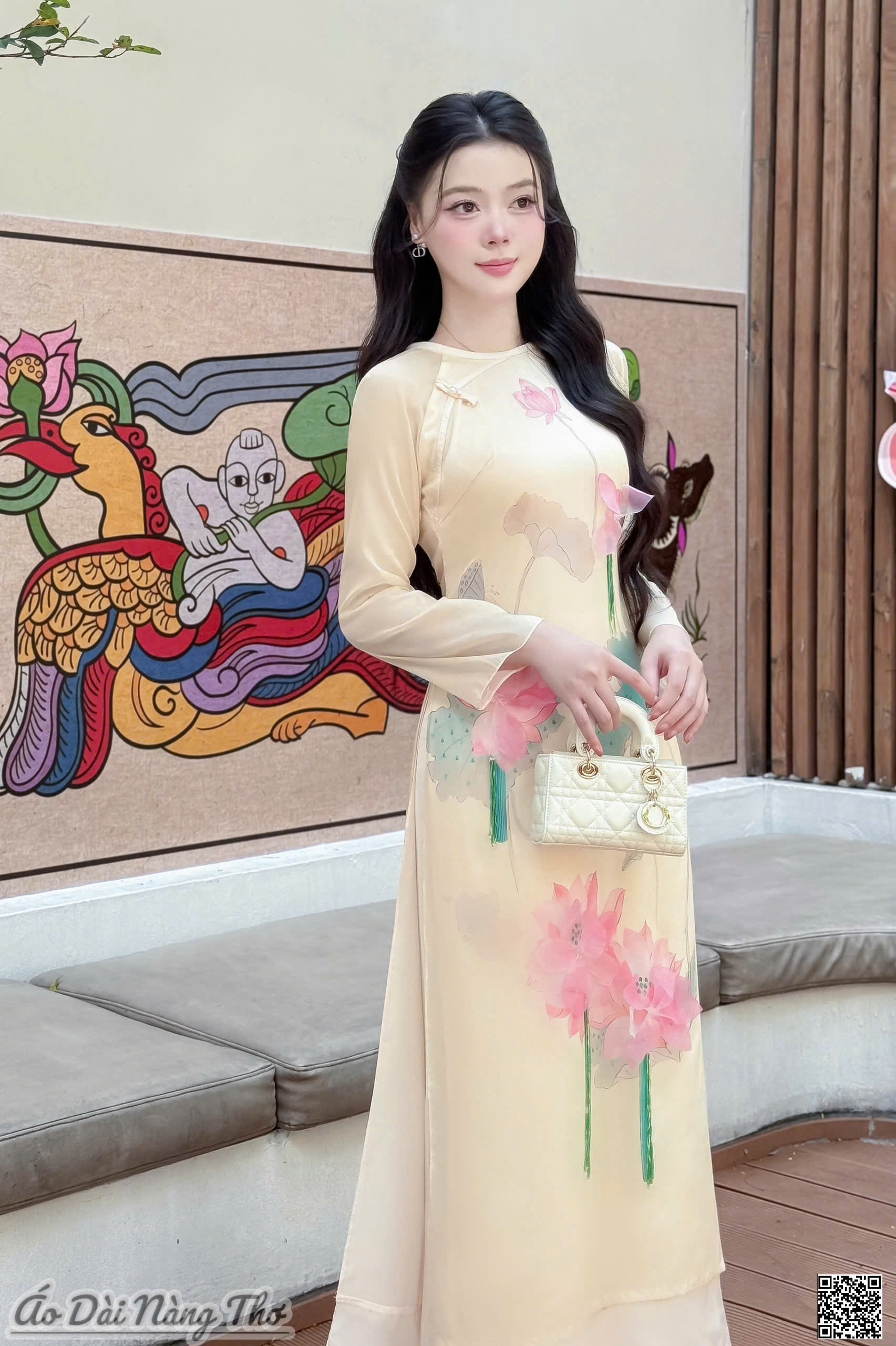 Áo Dài Cách Tân Lụa Kem Họa Tiết Hoa Sen Cổ Tròn