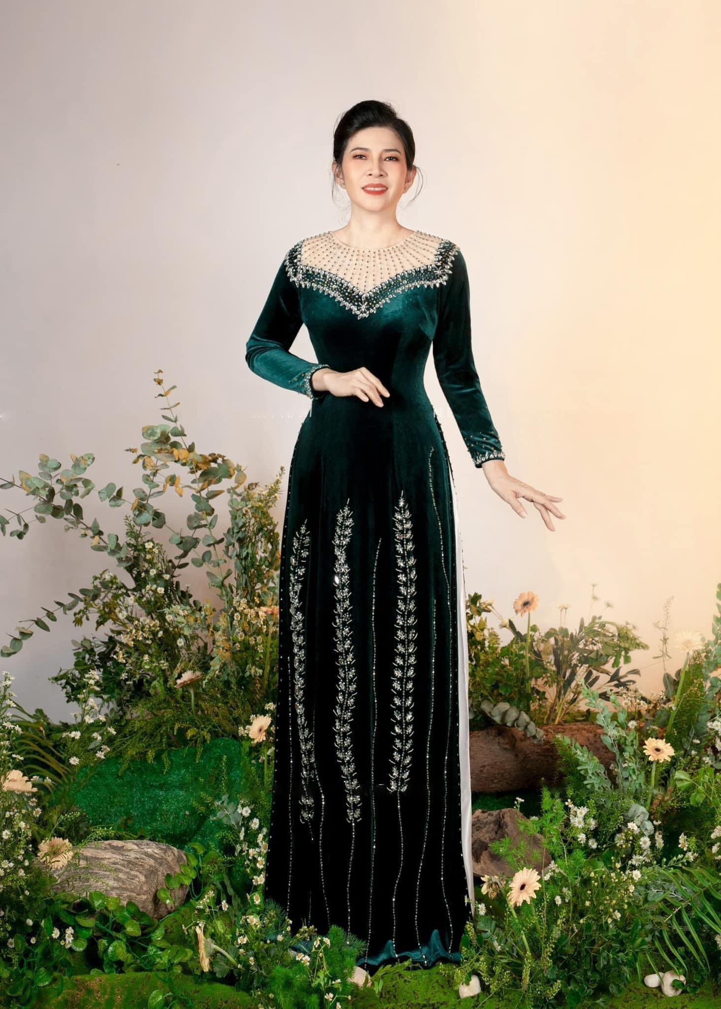 Áo Dài Bà Sui Nhung Xanh Đính Đá Cao Cấp