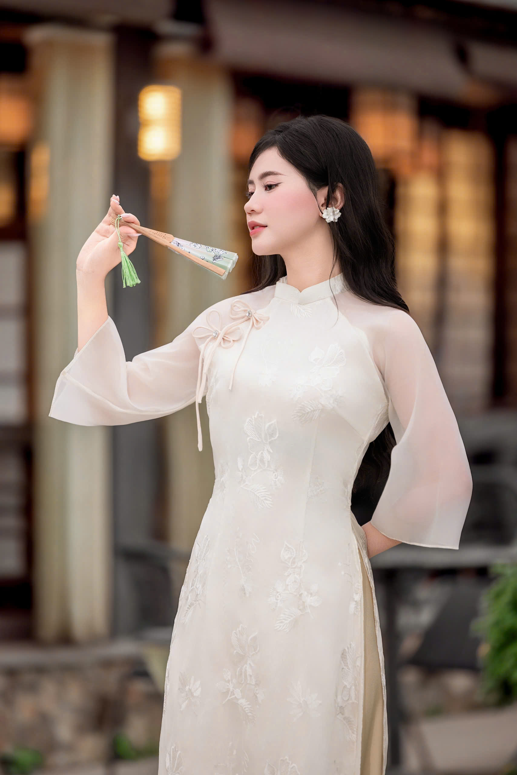 Áo Dài Cách Tân Lụa Kem Đính Nơ Siêu Xinh