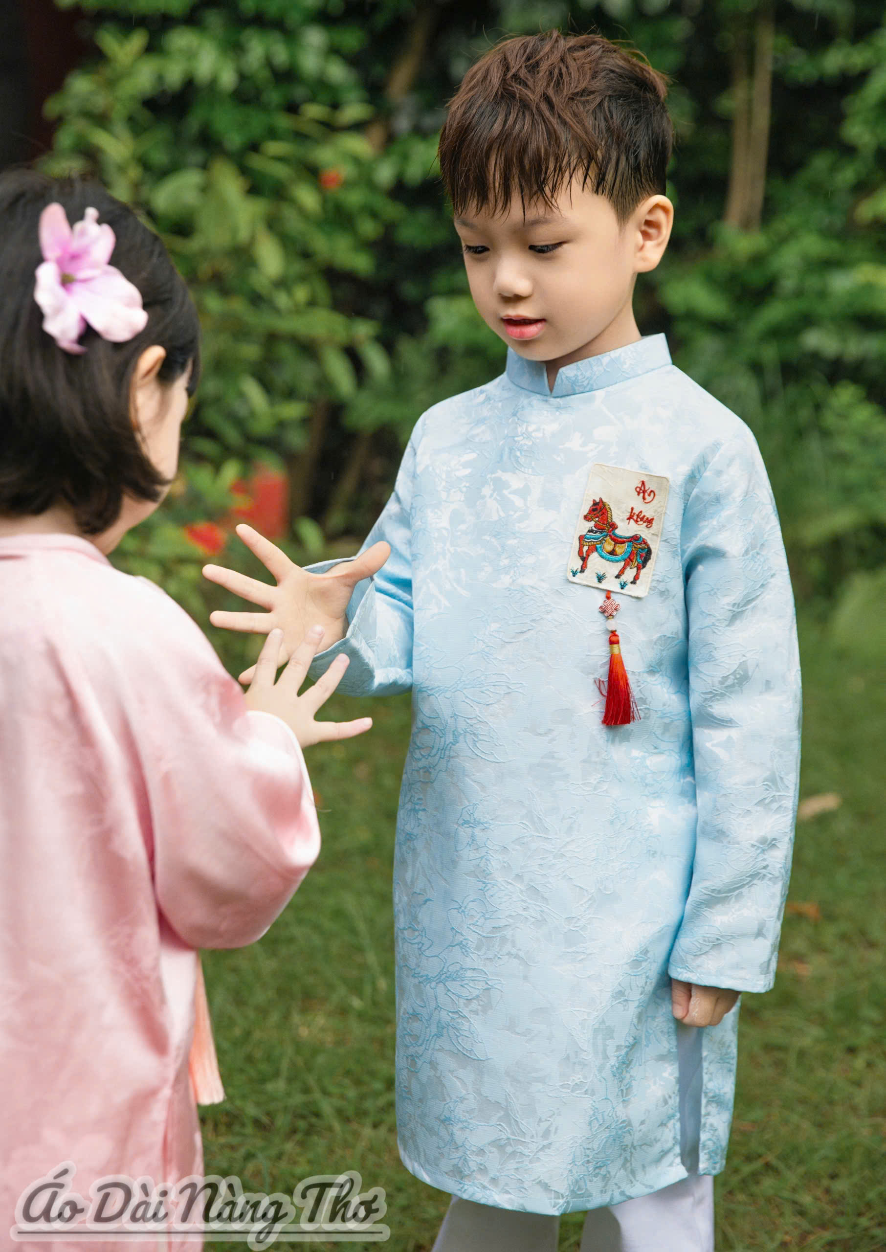 Áo Dài Bé Trai Gấm Xanh Kèm Dây Tua Rua