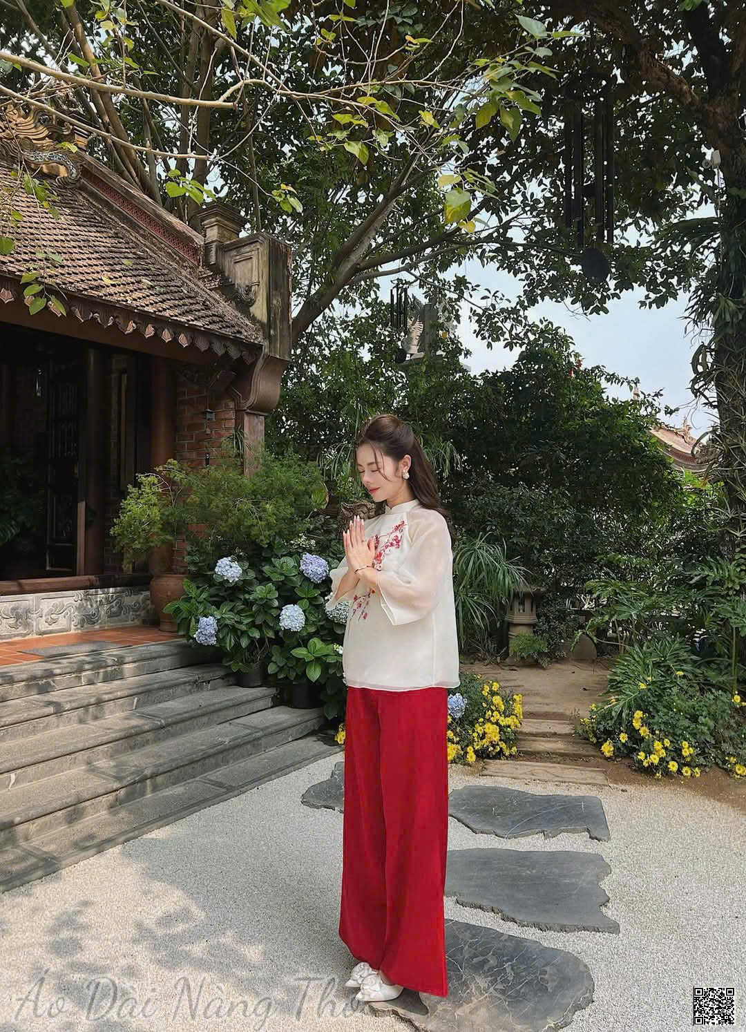 Pháp Phục Voan Đỏ Kết Hoa Phối Quần Ống Suông Dễ Thương