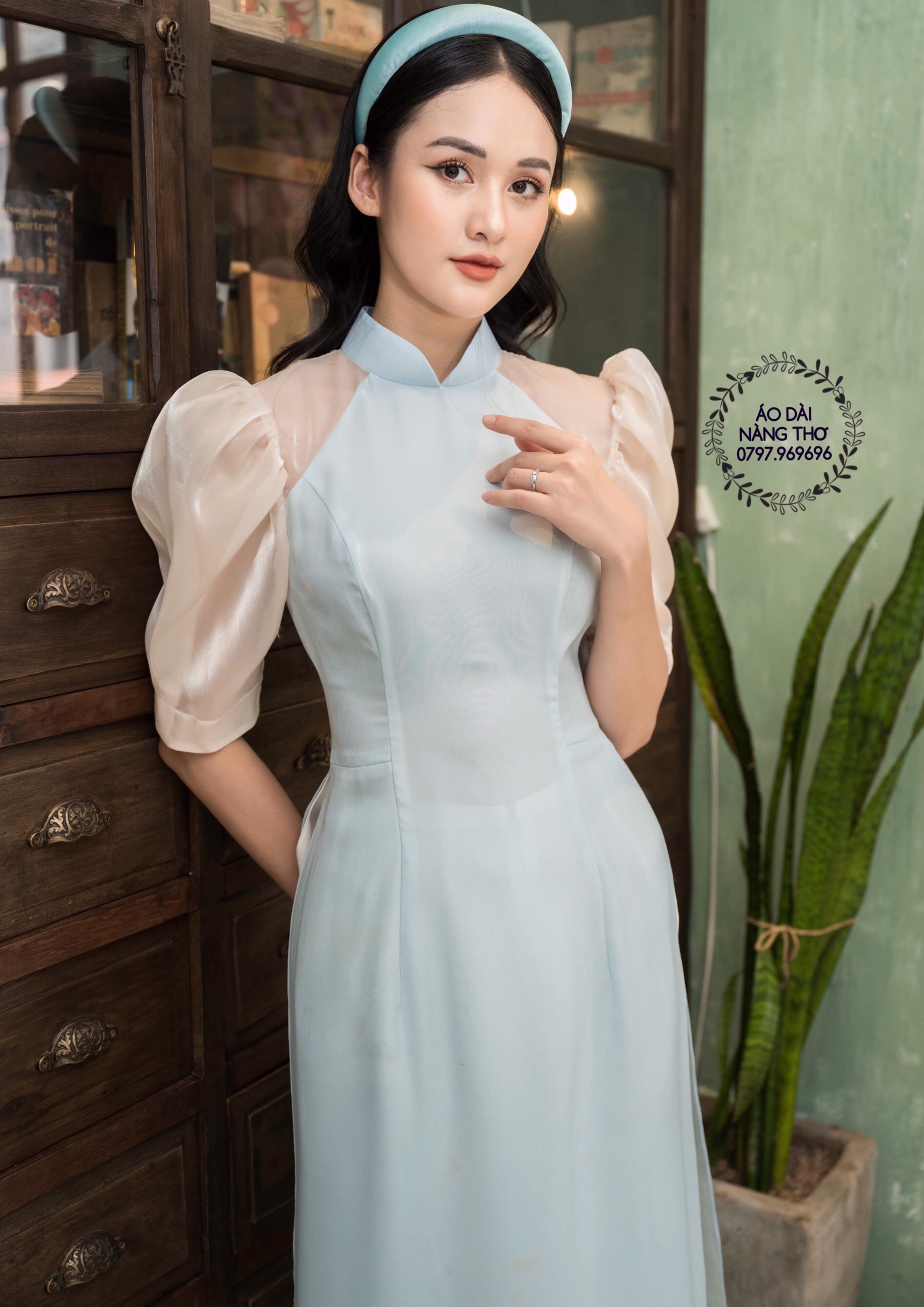 Áo Dài Cách Tân Lửng Xanh Tơ Tay Phồng Áo Dài Cách Tân Lửng Xanh Tơ Tay Phồng