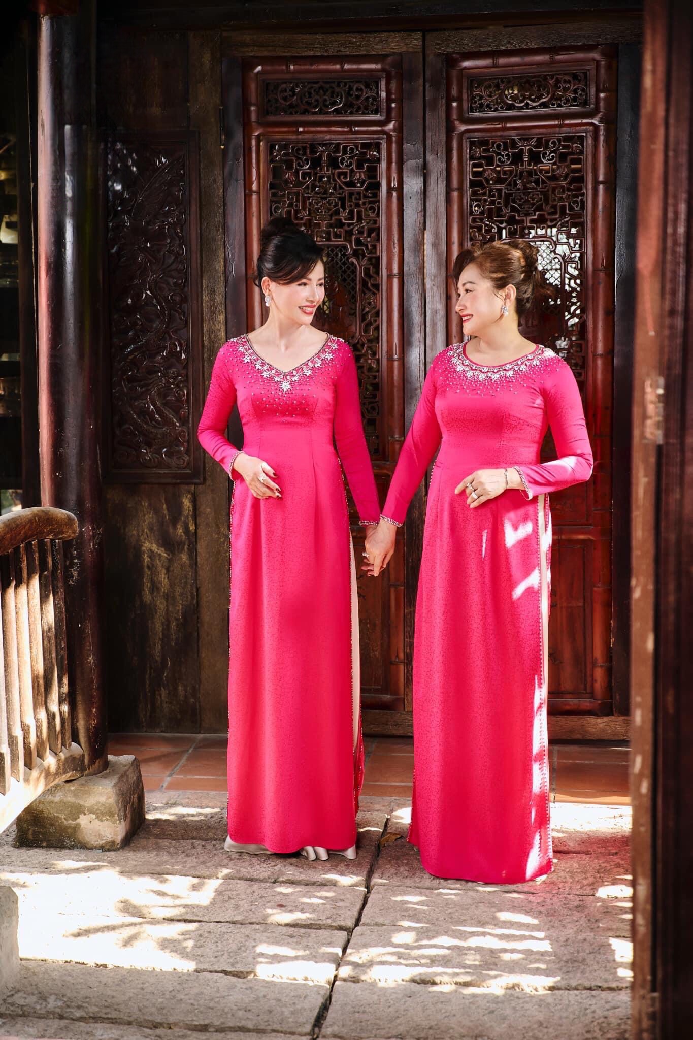 Áo Dài Bà Sui Lụa Cao Cấp Đính Đá Sang Trọng