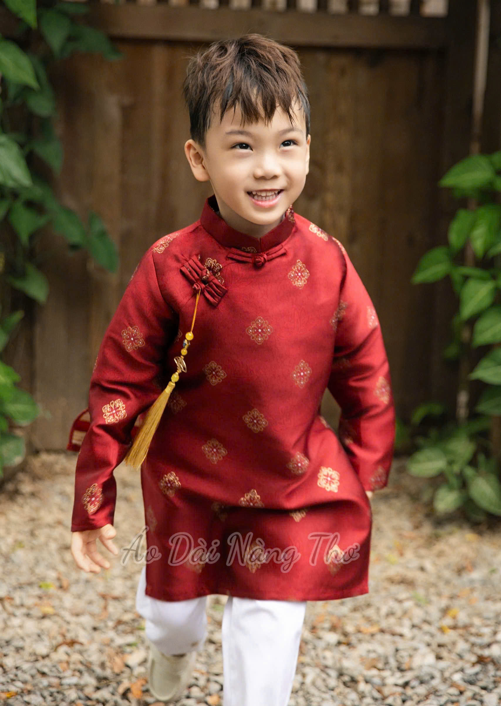 Áo Dài Bé Trai Tafta Đỏ Kèm Dây Tua Rua