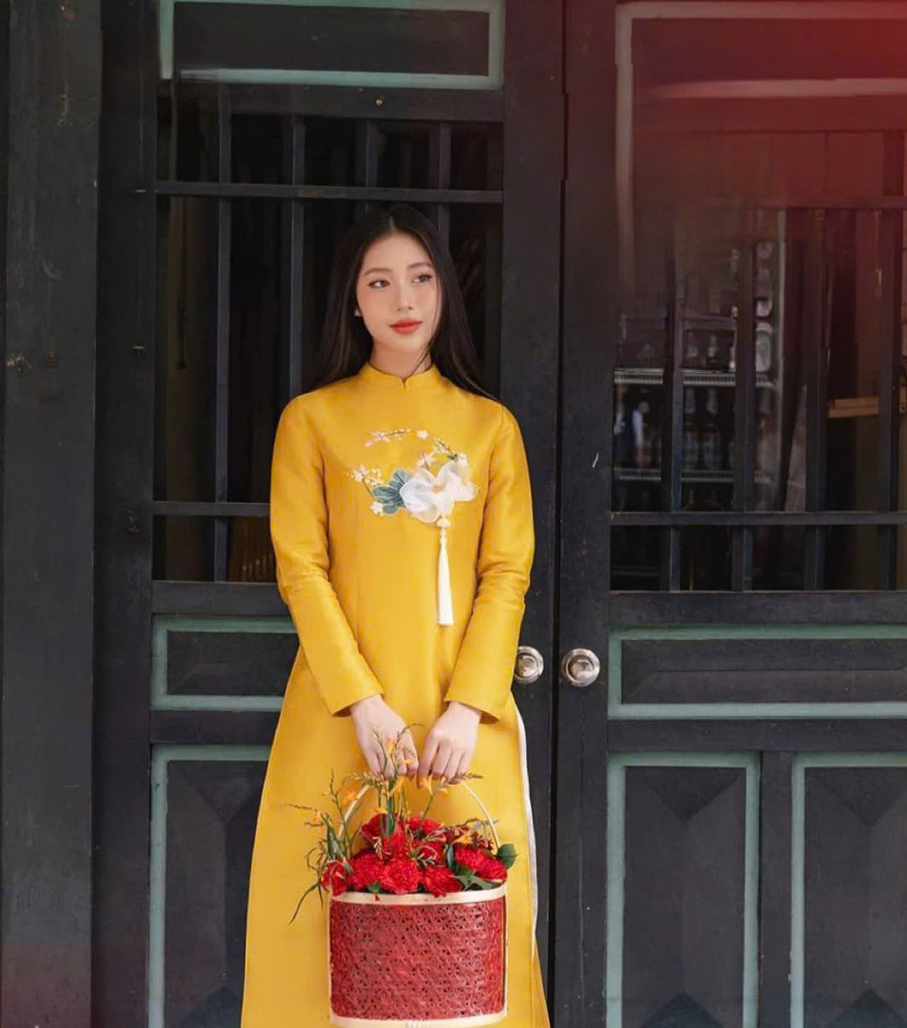 Áo Dài Cách Tân Tafta Đính Hoa Xinh Xắn