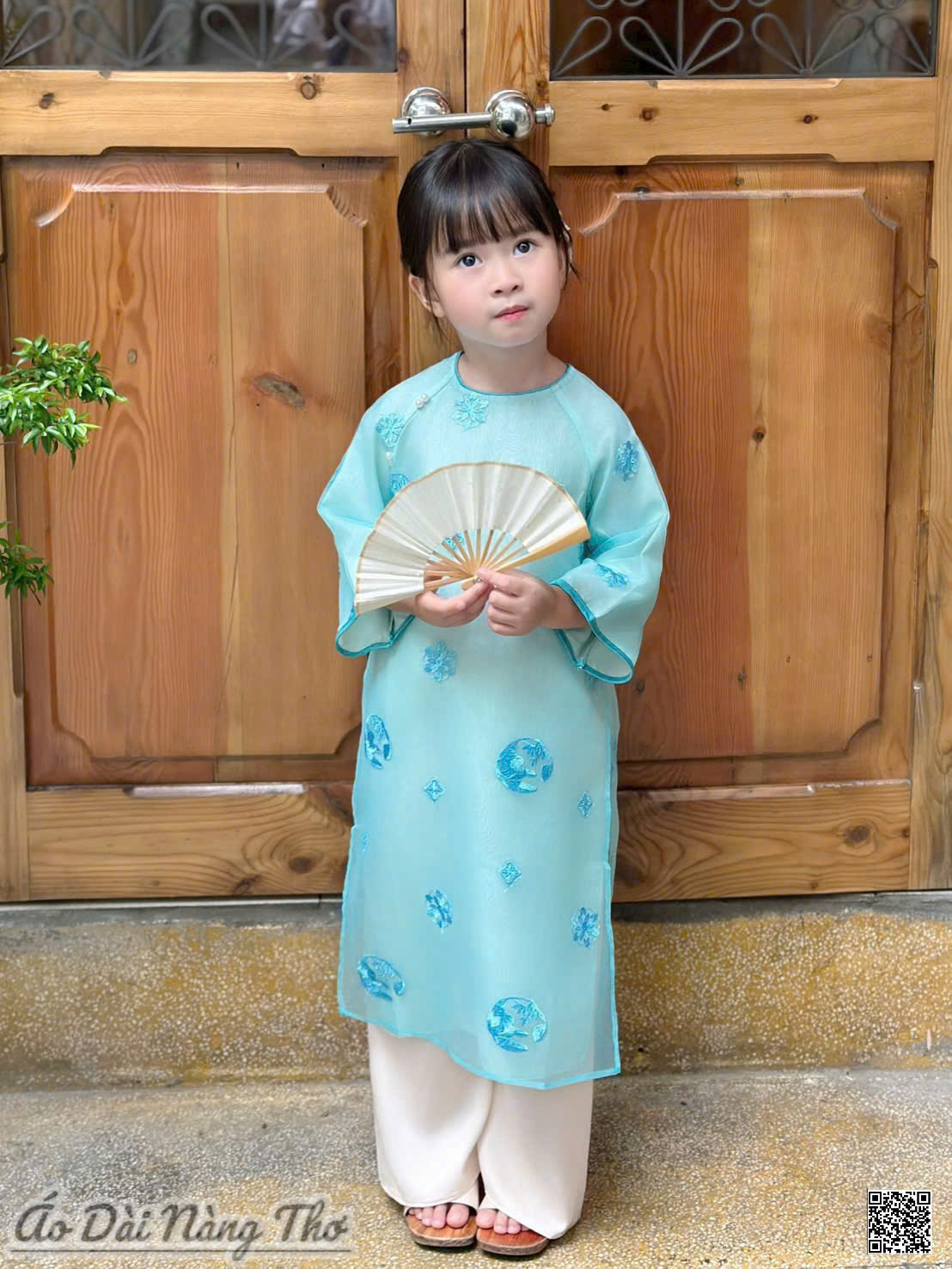 Áo Dài Bé Gái Voan Xanh Họa Tiết Thêu