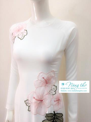Áo dài truyền thống trẻ