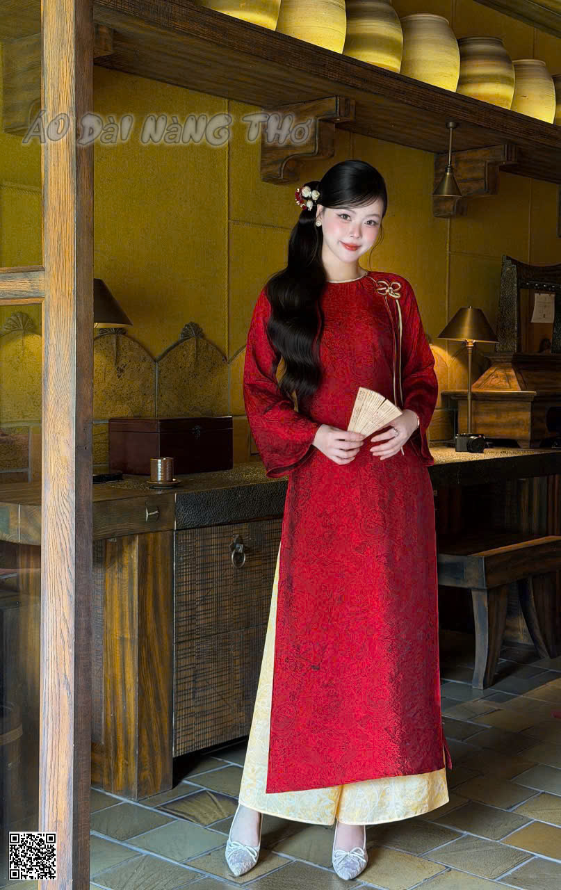 Áo Dài Cách Tân Gấm Đỏ Cổ Tròn Tay Loe Đáng Yêu