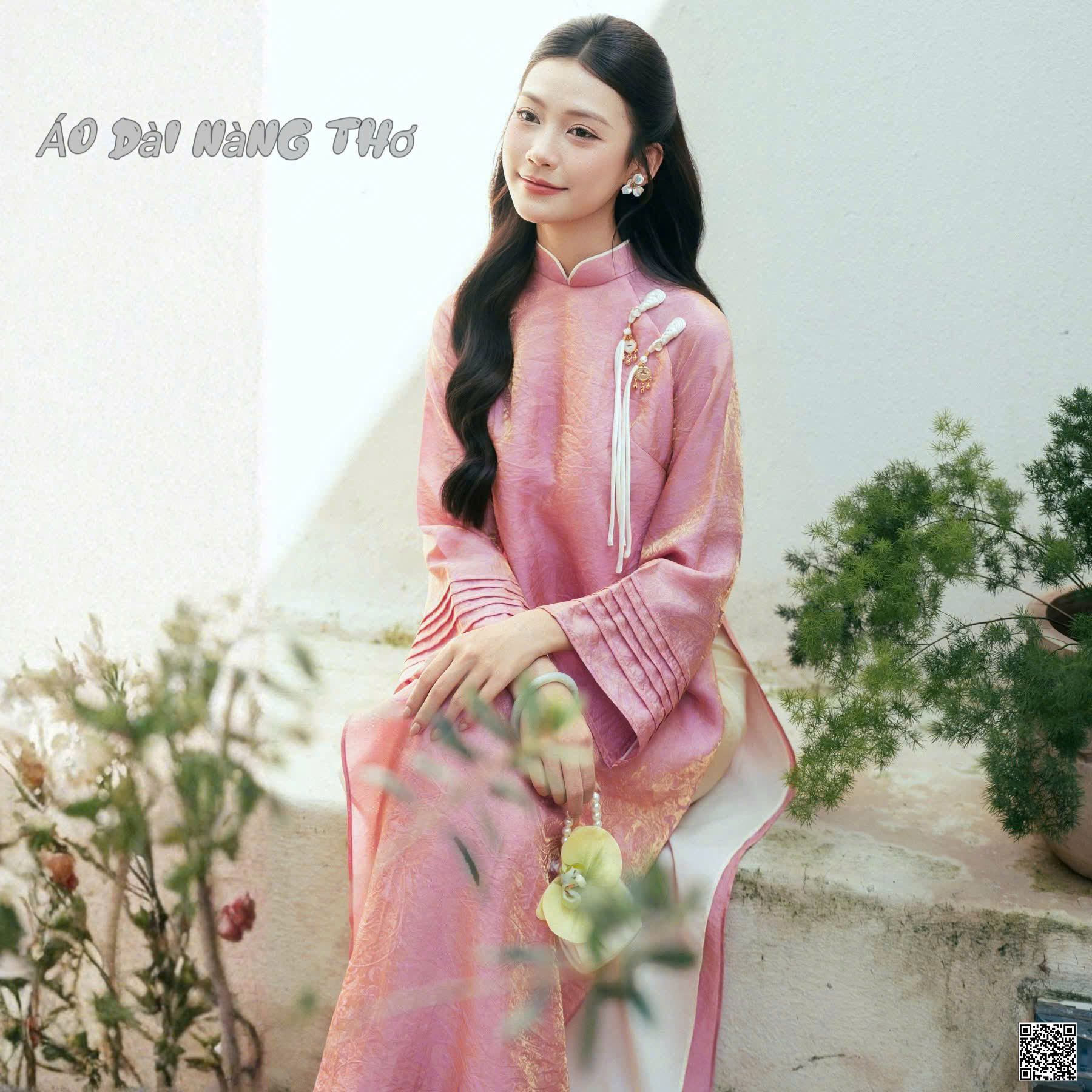 Áo Dài Cách Tân Lụa Nhũ Hồng Phối Tay Loe Tầng