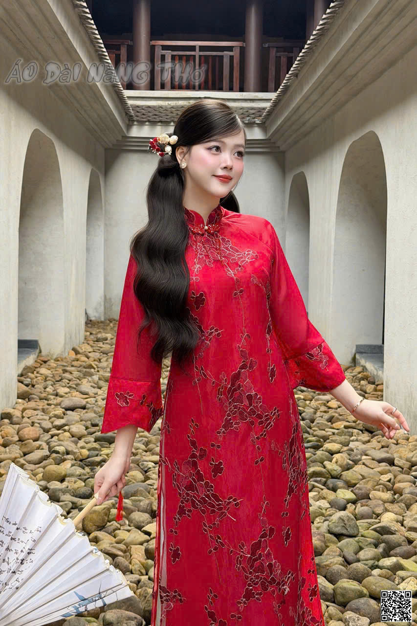 Áo Dài Cách Tân Họa Tiết Thêu Nền Đỏ Đáng Yêu