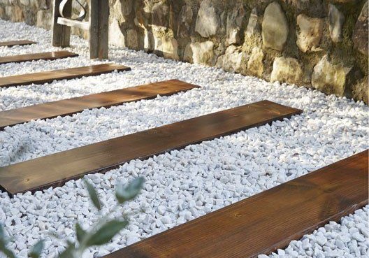 EVERYTHING YOU NEED TO KNOW ABOUT USING PEBBLES IN THE GARDEN