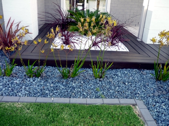 Landscaping With Stone Different Colors For Decorative Purposes