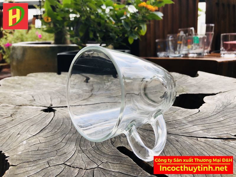 Cốc thủy tinh quán cafe có quai