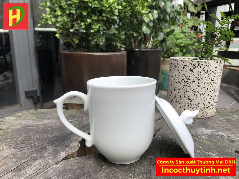 Cốc sứ có quai và nắp IC02