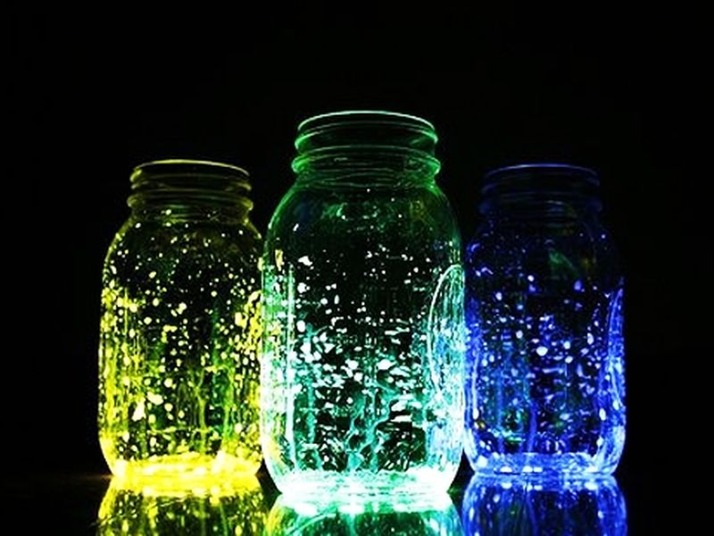 Hình nền lọ thủy tinh đẹp nhất: Looking for a new wallpaper that will showcase your love for art and design? This picture features the most beautiful glass jars that will leave you speechless. The transparent material and unique shapes will showcase your personality and your love for unique decor. Don\'t hesitate, check out this stunning picture now!