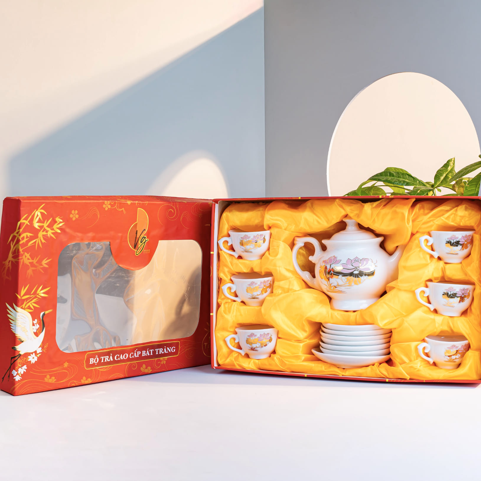 Bộ ấm trà phú quý Bát Tràng cao cấp in họa tiết hoa sen vàng, mã BT-009 dung tích 500ml - Quà tặng sang trọng tinh tế