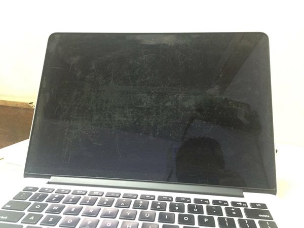 Xử lý bong tróc chống loá nano trên màn hình Macbook Retina