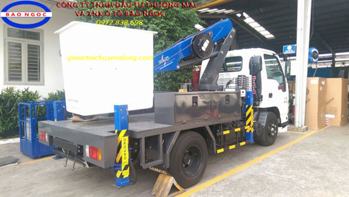 cho thuê ô tô nâng người làm việc trên cao