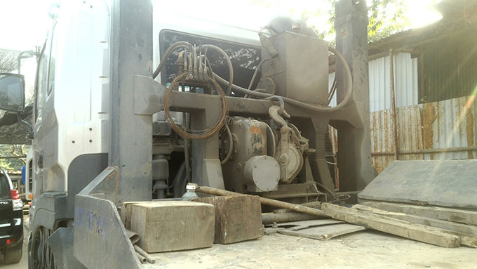 xe chở máy công trình cũ