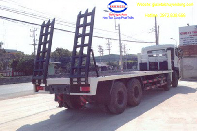 xe nâng đầu chở máy công trình dongfeng 4 chân