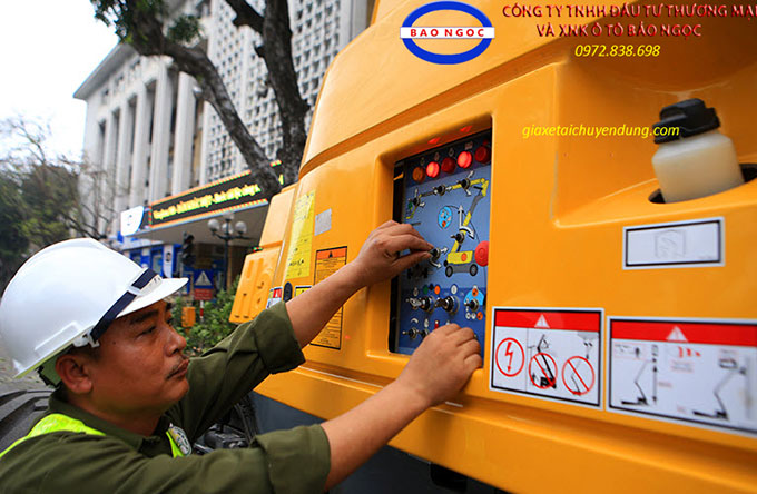 xe nâng người 32m