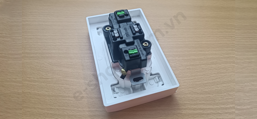 Đế ổ cắm điện âm tường Hàn Quốc Dosel