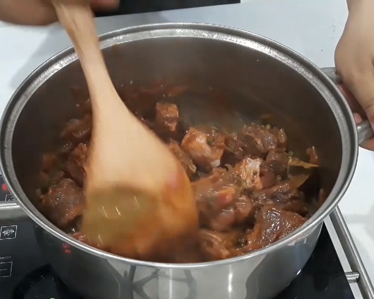 chế biến bắp bò hầm tiêu xanh