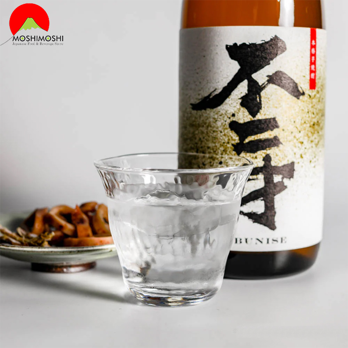 Cách uống rượu shochu Satsuma Bunise Imo 720ml Nhật Bản với đá lạnh