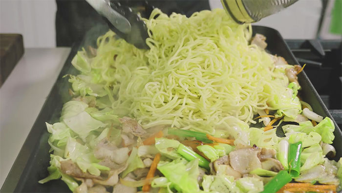 cách làm mì yakisoba truyền thống 6