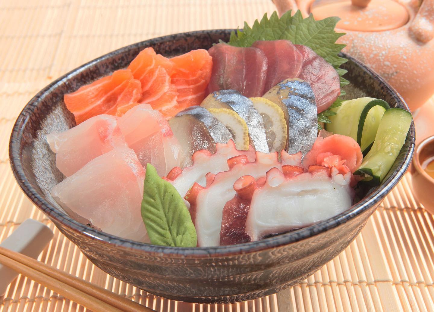 Điểm danh các món Sashimi cá sống, hải sản được yêu thích nhất.