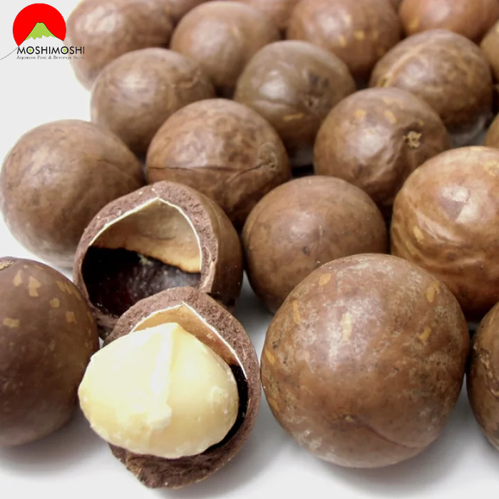 Bên trong hộp quà rượu sake Nắng Xuân Nishinoseki Nigori Zake có hạt macca