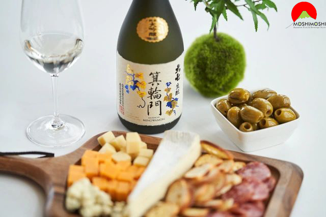 Thưởng thức rượu sake Junmai Daiginjo Daishichi Minowamon 