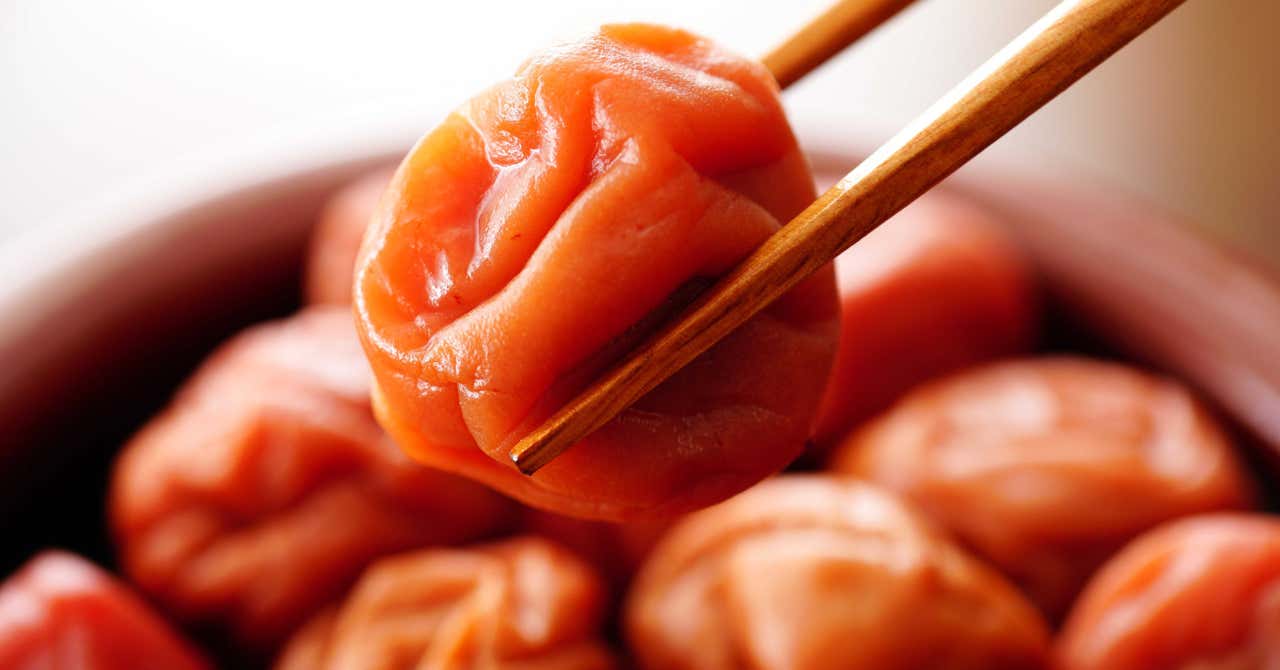 Mơ muối thực dưỡng Umeboshi và tác dụng chữa bệnh “thần kỳ”.