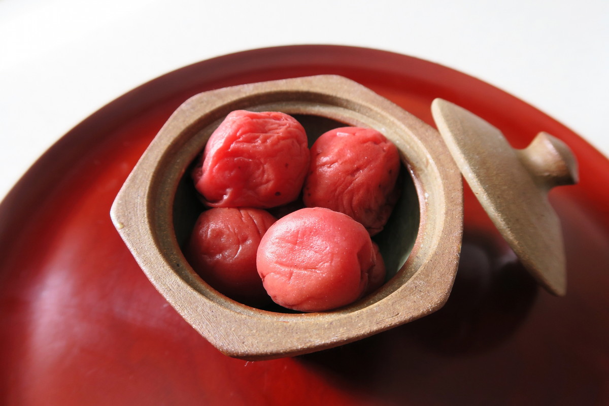 Mơ muối thực dưỡng Umeboshi và tác dụng chữa bệnh “thần kỳ”.