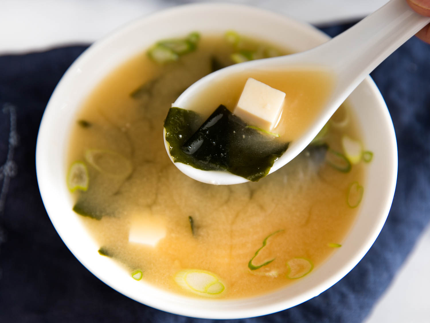 Nấu súp Miso từ nước dashi