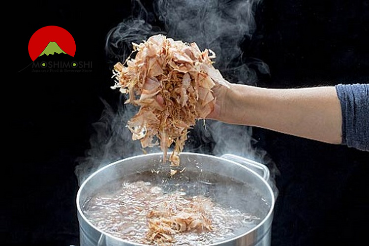 nước dashi chế biến từ cá bào