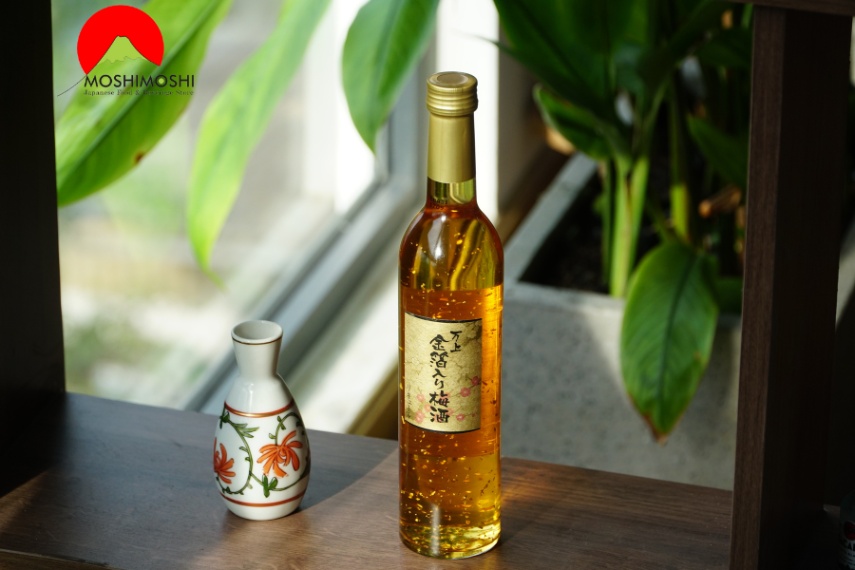 rượu mơ vảy vàng Kikkoman Umeshu Gold.