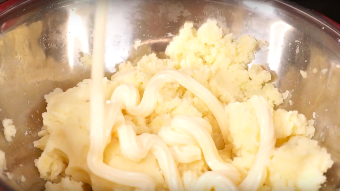 trộn mayonaise với khoai tây