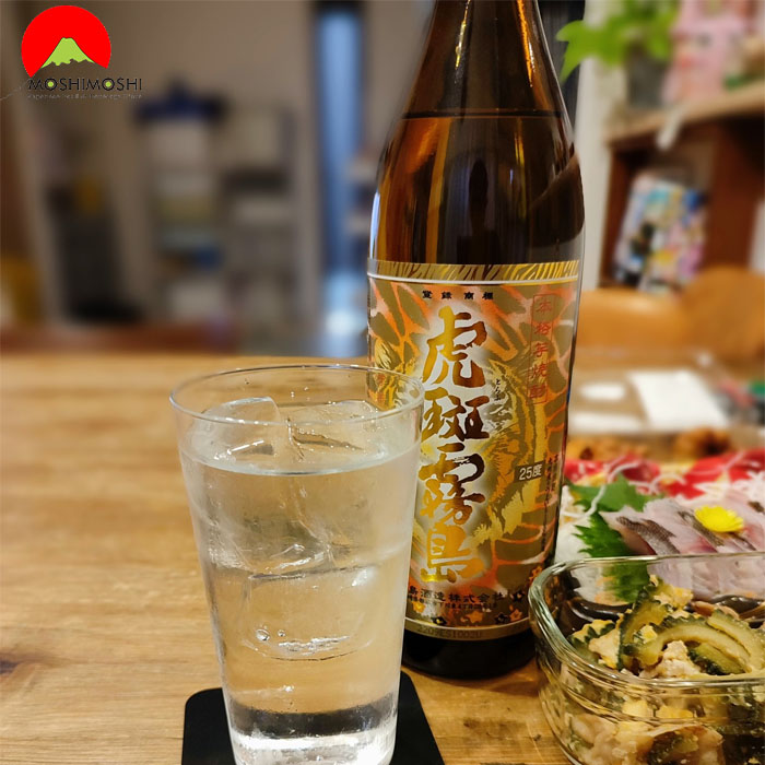 Cách uống rượu shochu Honkaku Torafu Kirishima Imo Nhật Bản với soda