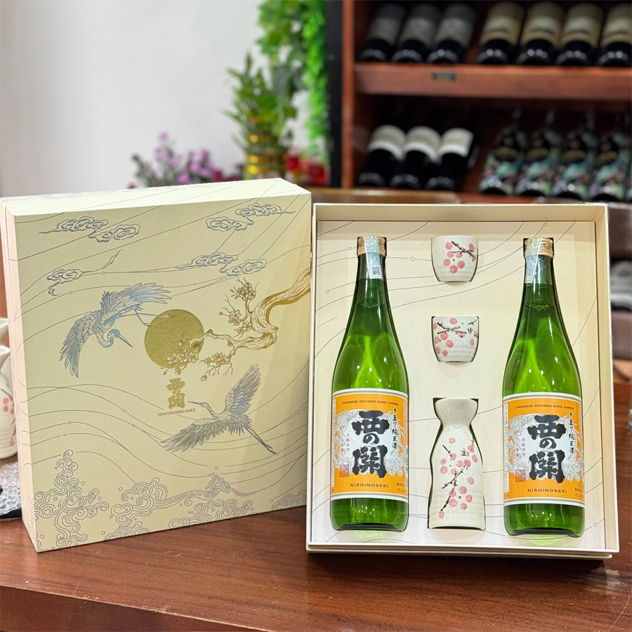 Hộp Quà Vạn Phúc Rượu Sake Nishinoseki Junmai 720ml
