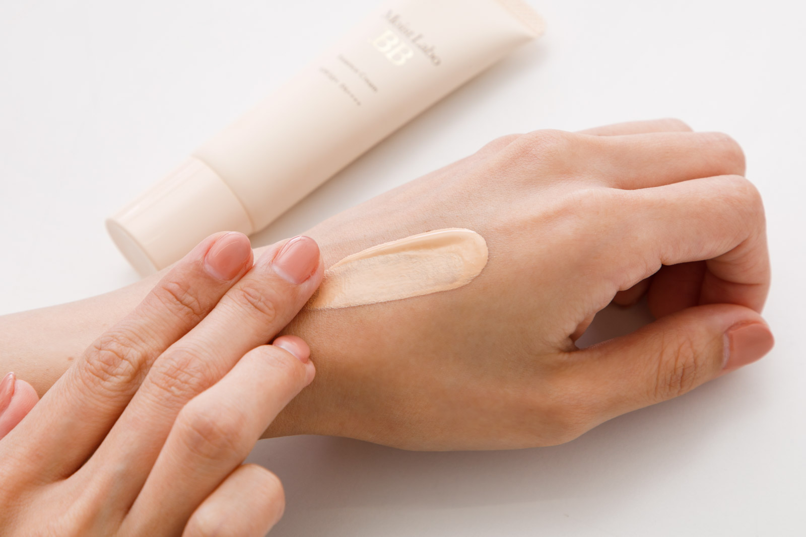 Kem trang điểm dưỡng ẩm MEISHOKU Moist-Labo BB (Natural Beige 01) Website: https://meishoku.vn/