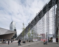 “Mục sở thị” cầu thang giàn giáo khổng lồ trung tâm thành phố Rotterdam (Giant scaffolding staircase in Rotterdam city centre)