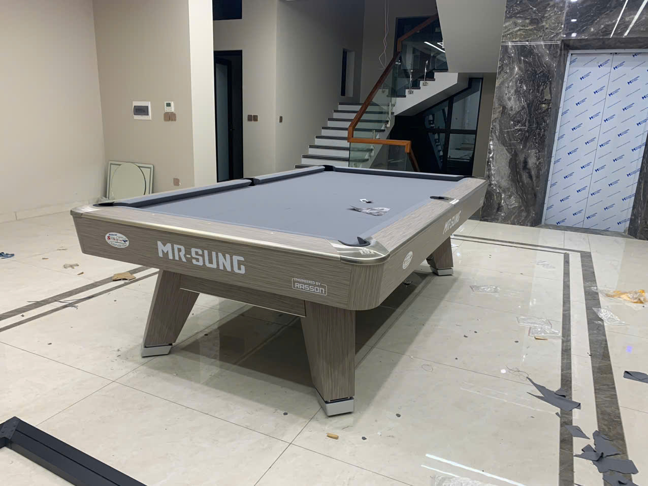 Bàn bi a phù hợp người chơi mới dễ làm quen và giải trí