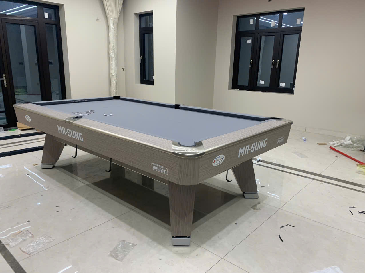 Bàn bi-a gia đình thiết kế nhỏ gọn, phù hợp phòng khách, sản phẩm của Billiards Sao Việt Hà Nội